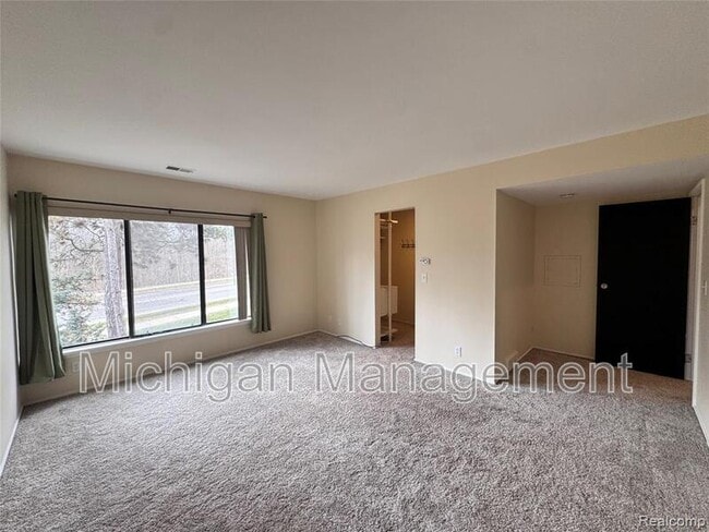 Building Photo - 2150 Pauline Blvd