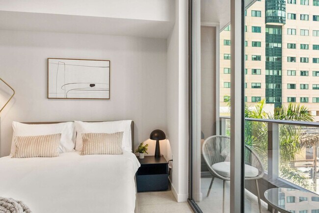 Building Photo - 121 NE 5th St