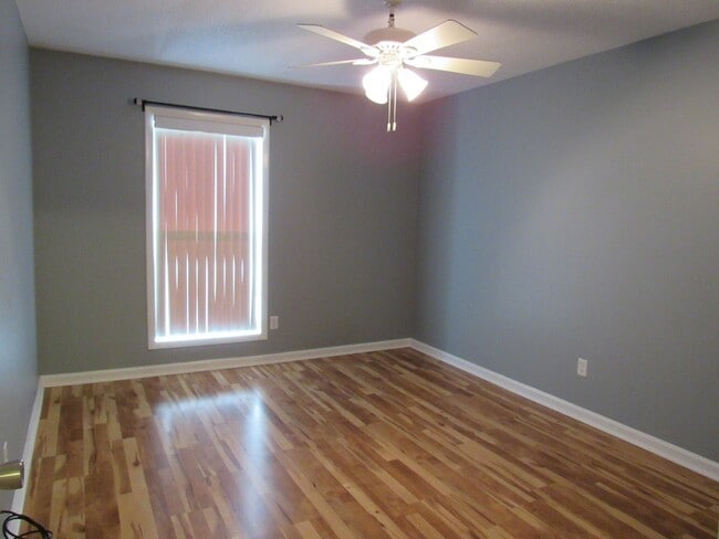 Building Photo - 2 BR 1.5 BA Duplex in Twinwood