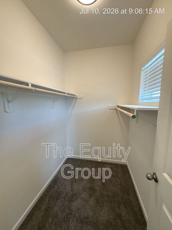 Building Photo - 725 S Pinkham St