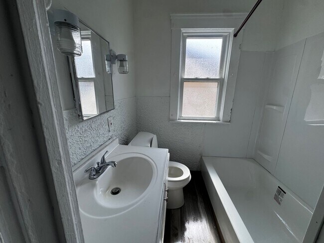 Building Photo - 880 Stevenson Rd