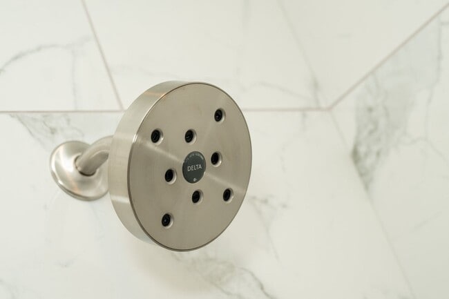 Building Photo - 102 W 6th St