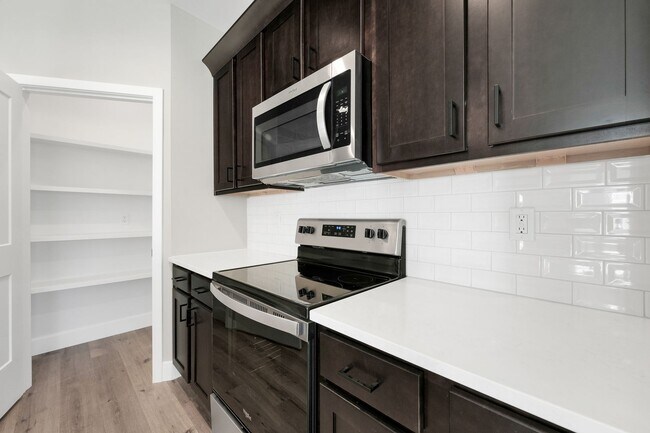 Building Photo - Hickory Village 55 Plus, LLC - 3700 E Cherry St Springfield, MO 65809