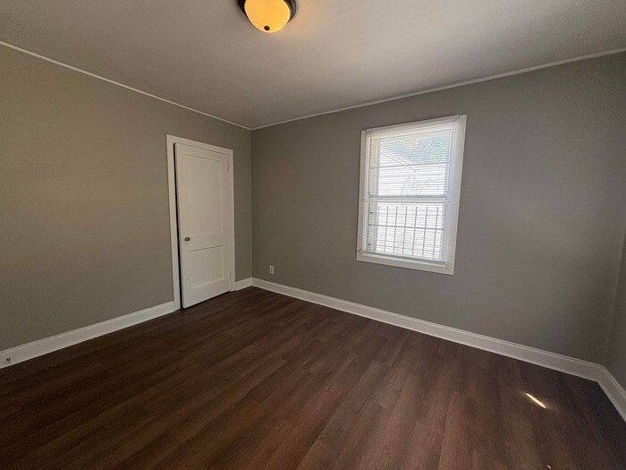 Building Photo - 4409 Ave I