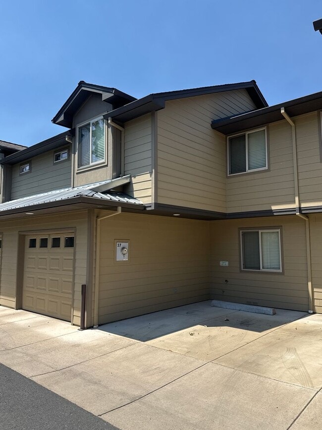 Building Photo - Beautiful 3bd/2bath home
