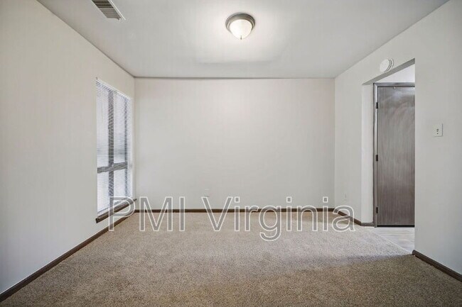 Building Photo - 1474 E Tanners Creek Dr