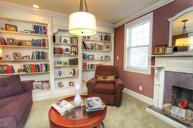 Building Photo - 2 S Dudley Ave