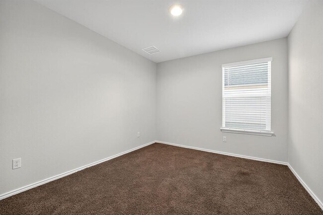 Building Photo - 136 Watch Hl