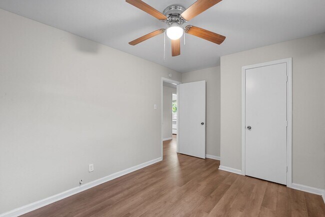 Building Photo - 2328 Boss St