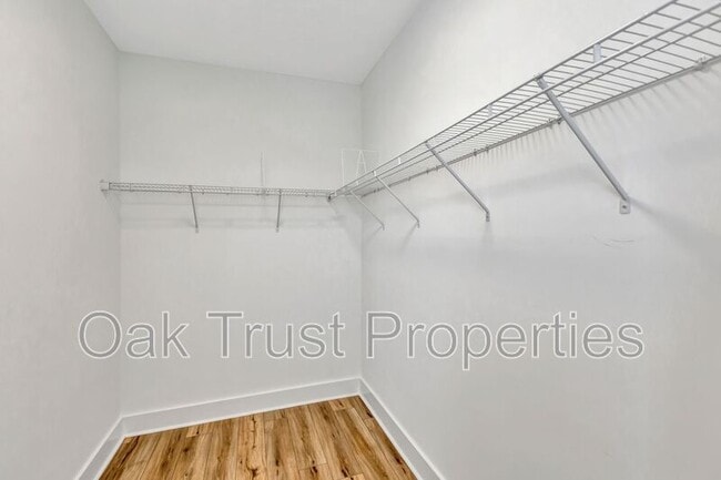 Building Photo - 3 Clearblue Lp