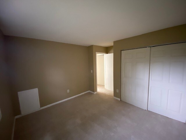 Building Photo - 942 Pebblelane Dr