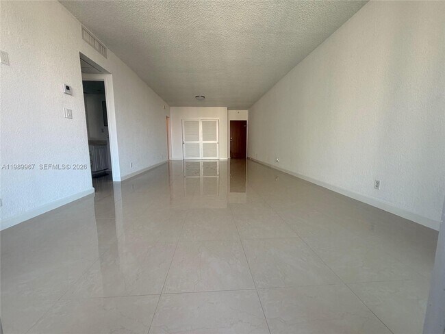 Building Photo - 4001 S Ocean Dr