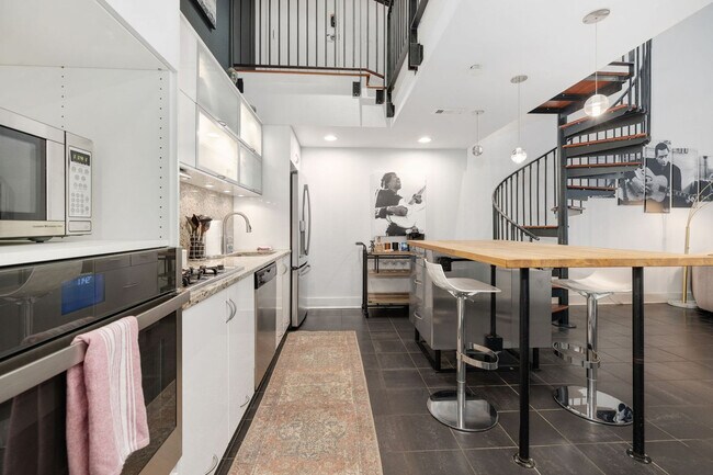 Building Photo - 329 N West Ave