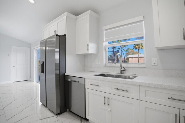 Building Photo - 4593 SW Bradbury St