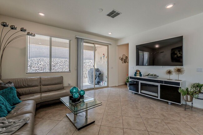 Building Photo - Modern Comfort Meets Smart Living in Vail!