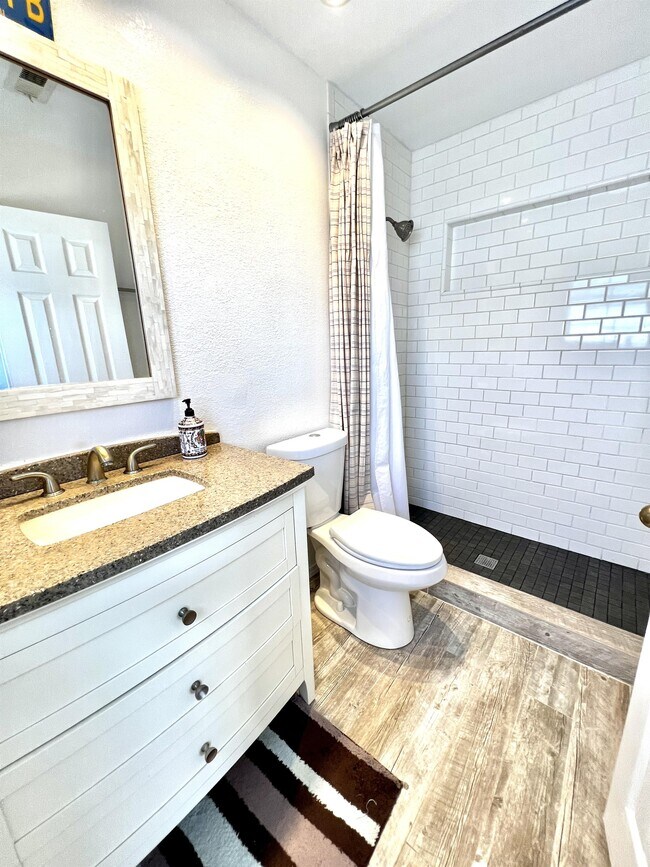 Building Photo - 1009 Tourmaline St