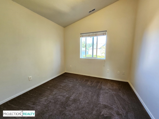 Building Photo - 849 NW Forest Creek Dr