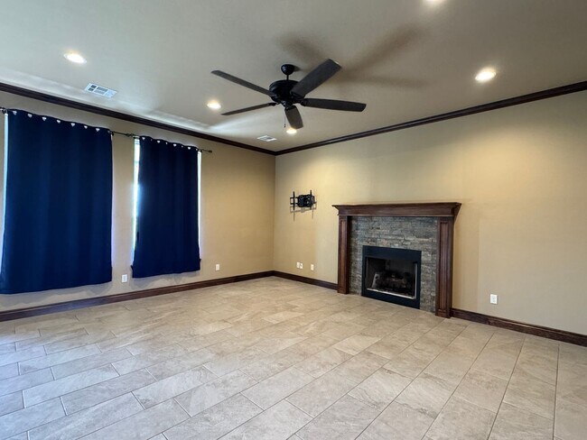 Building Photo - 8294 SE 90th St