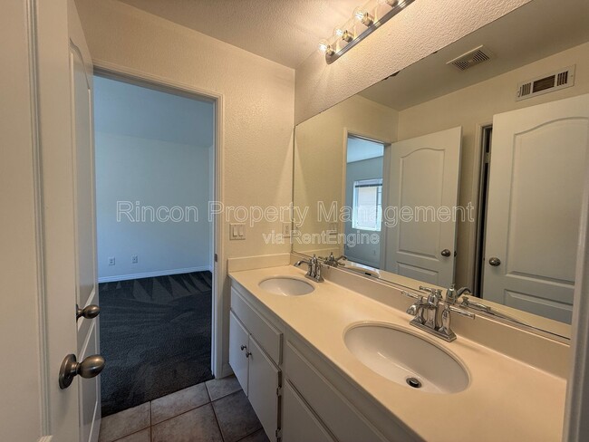 Building Photo - 238 E Pleasant Valley Rd