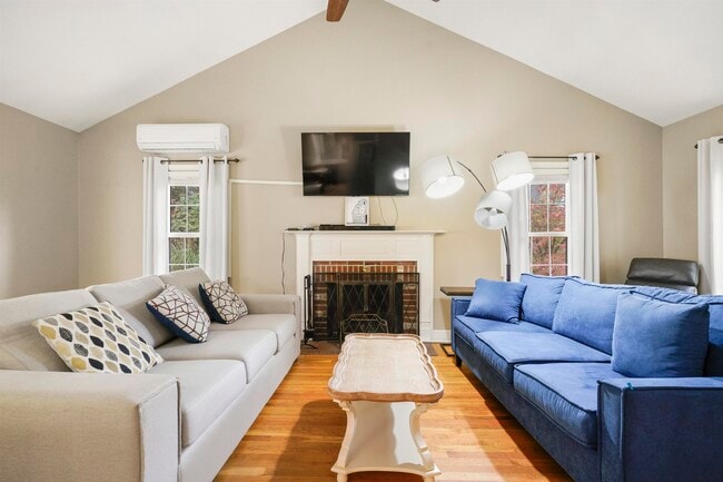 Building Photo - 13 Bear Hill Rd