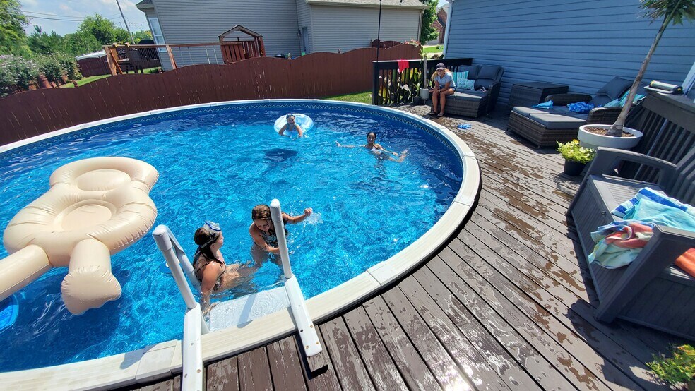 Above ground pool - 1456 Dale Dr