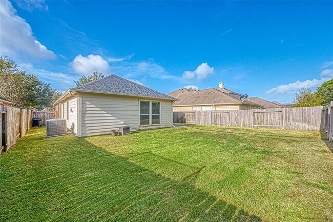 Building Photo - 5523 Stoneridge Ct