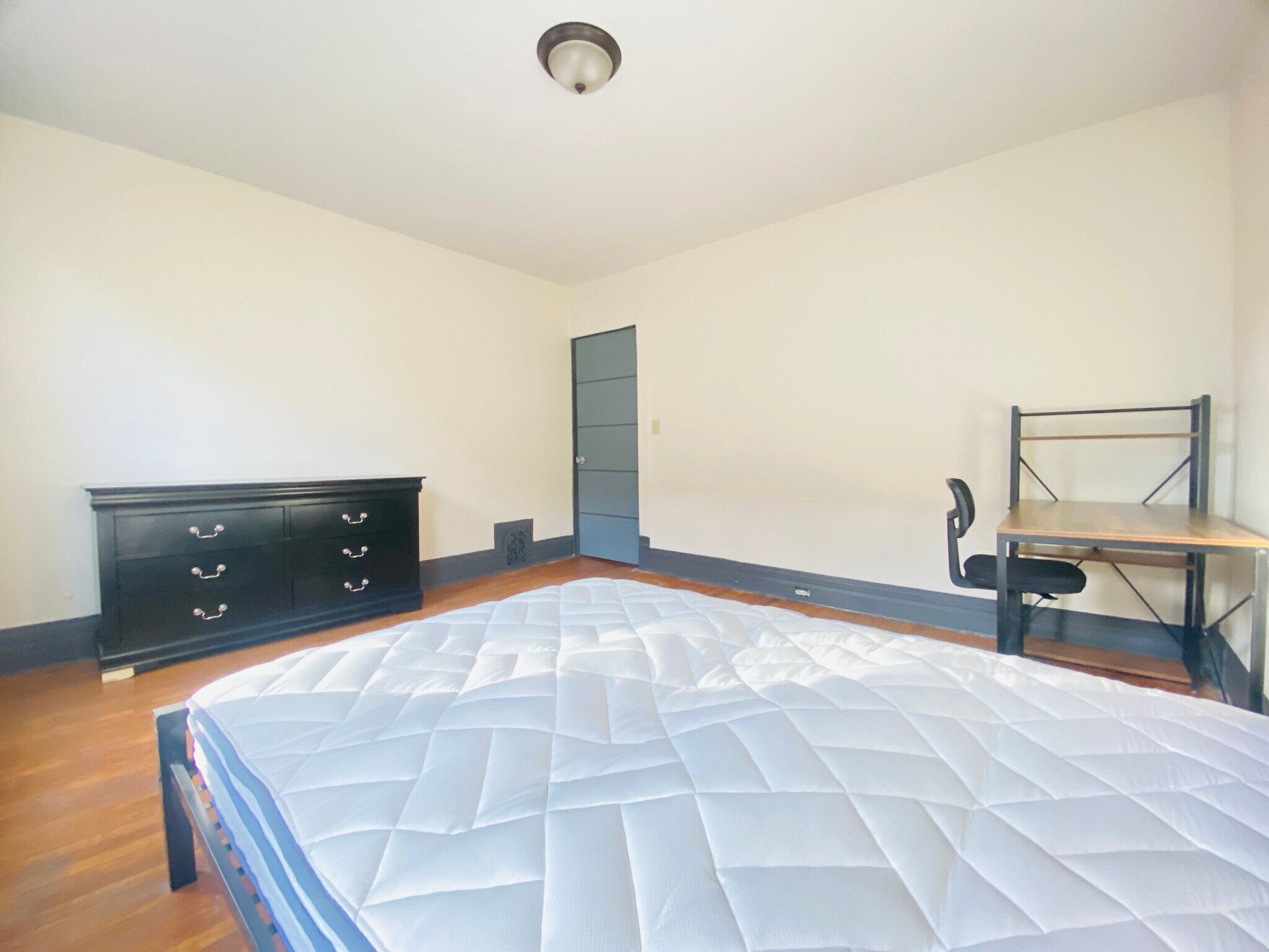 Building Photo - 1337 Madison St