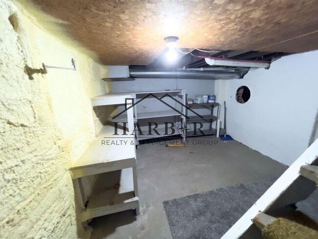 Building Photo - 527 Boone St