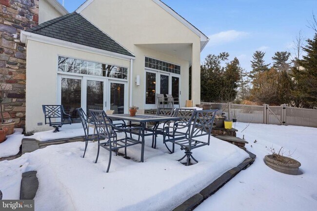 Building Photo - 244 Mathers Rd