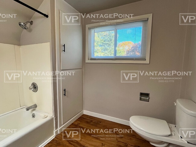 Building Photo - 370 S Main St