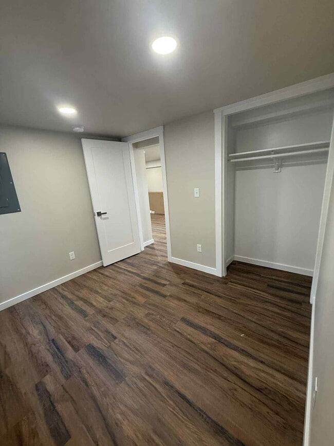 Building Photo - Newly Remodeled Duplex