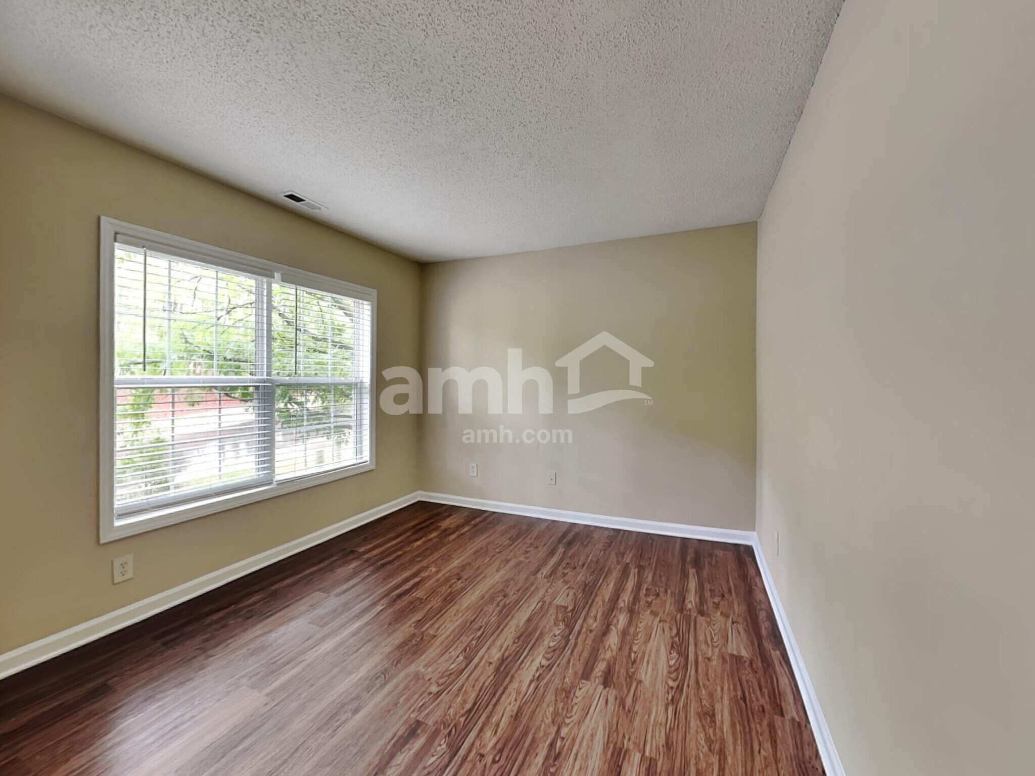 Building Photo - 803 Woodgreen Dr