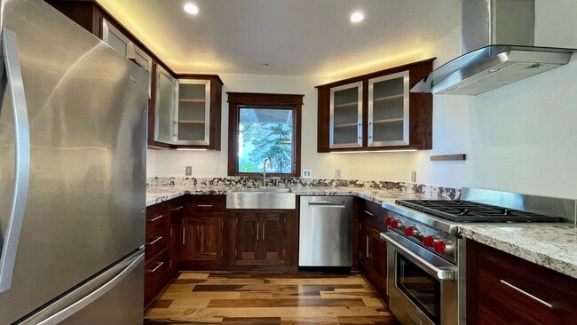 Building Photo - Modern, Updated 3-Bedroom Home in Stoneridge with Air Conditioning