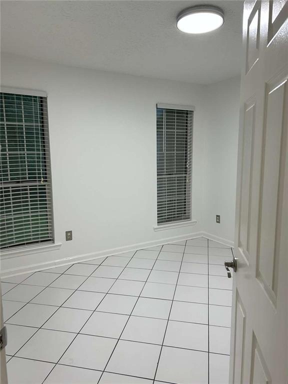 Building Photo - 717 Shore Dr