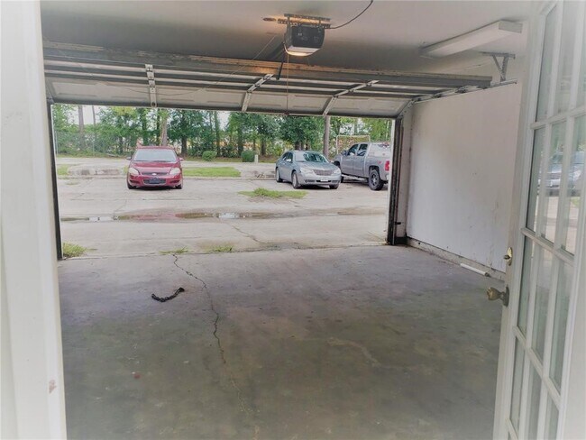 Building Photo - 12411 W Village Dr