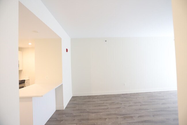 Building Photo - 24 2nd St