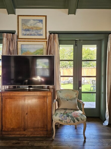 Building Photo - 139 N Ivy Ave