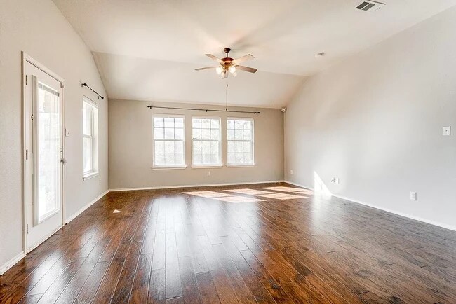 Building Photo - 4844 Grinstein Dr