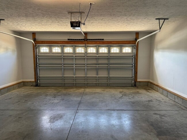 Building Photo - Charming 3 Bedroom 2 Bath home located in Carolina Plantation