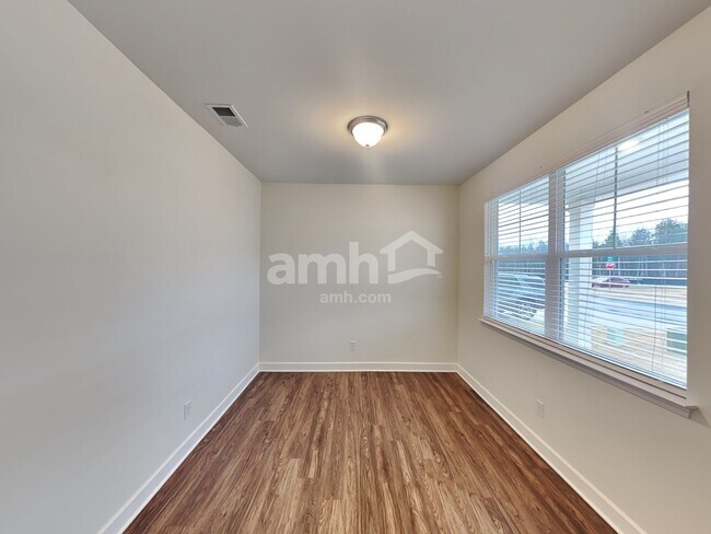 Building Photo - 4502 Tarpon Dr
