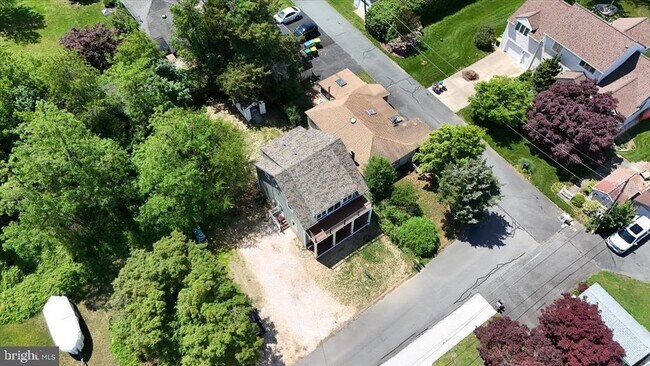 Building Photo - 31 Riverview Ave
