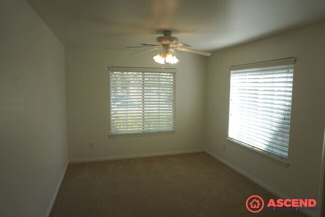 Building Photo - Home Located in Villages of Brimhall