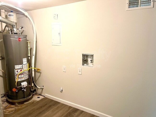 Building Photo - 5165 Fairforest Dr