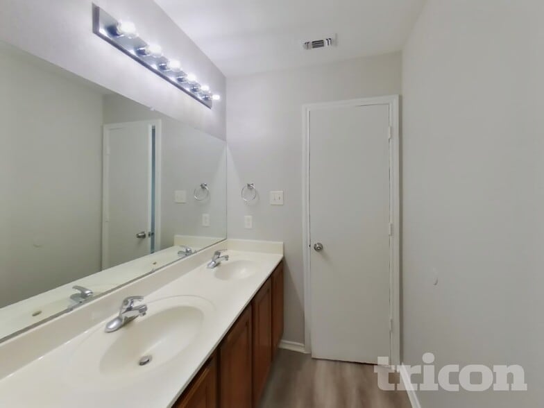 Building Photo - 2726 Candle Ridge Dr