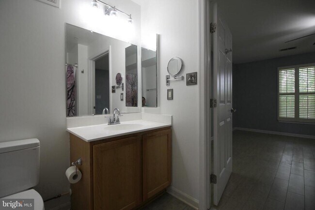Building Photo - 7500 Calderon Ct