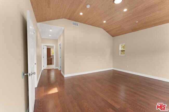 Building Photo - 1630 Bridgeport Dr