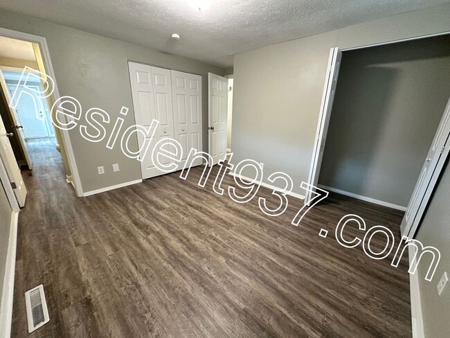 Building Photo - 3 bed 2 bath home.