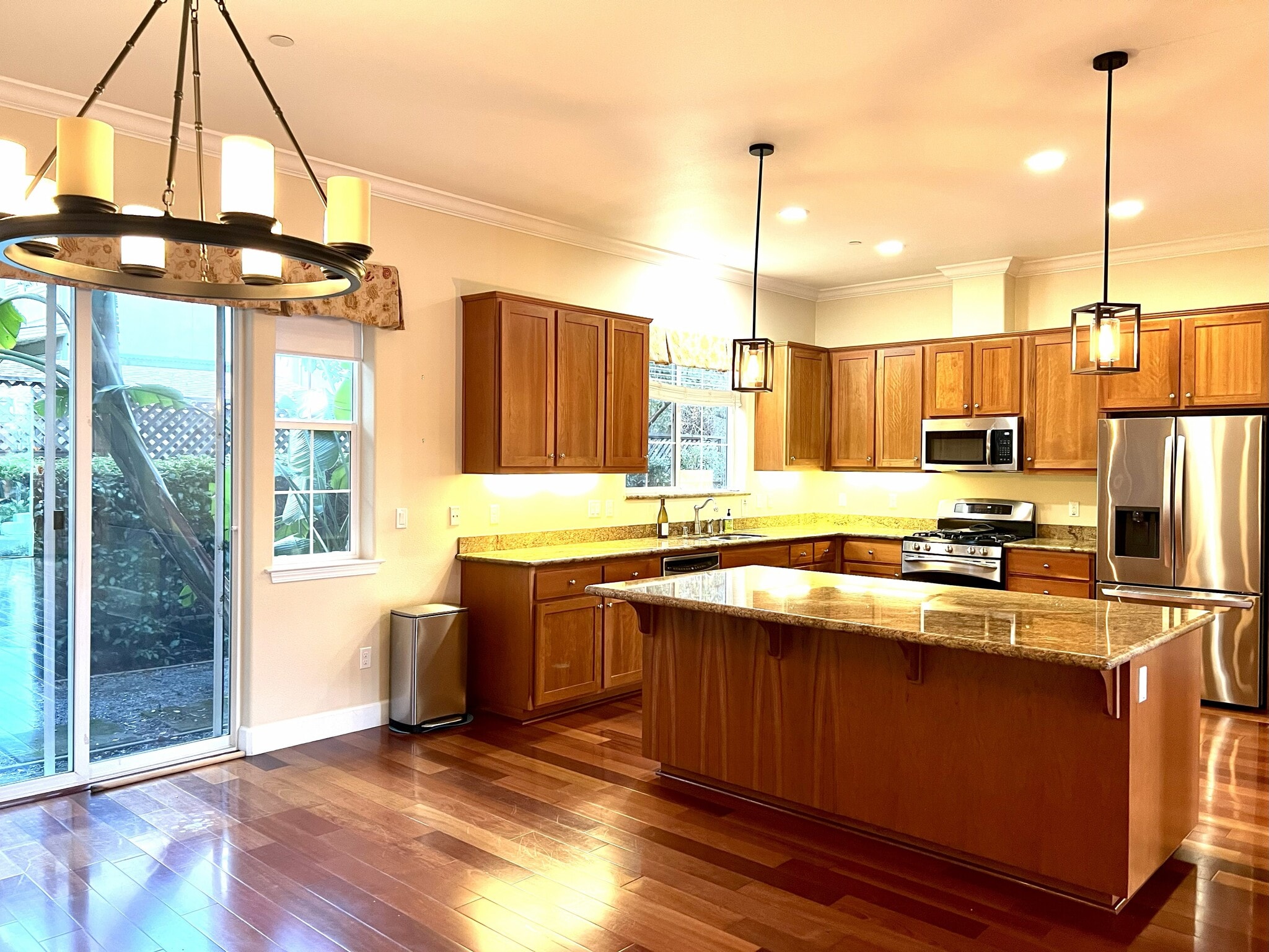 Building Photo - 853 Palou St