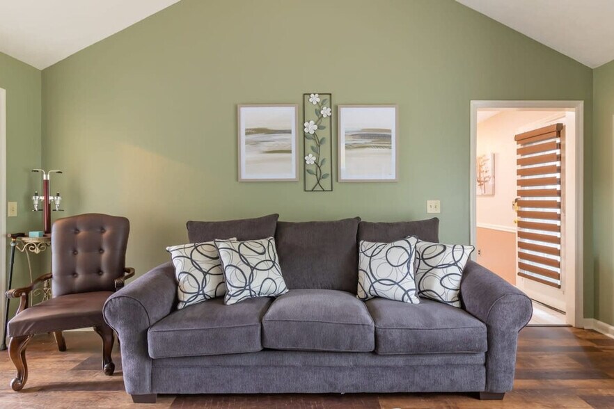 Building Photo - 6498 Yellow Stone Dr