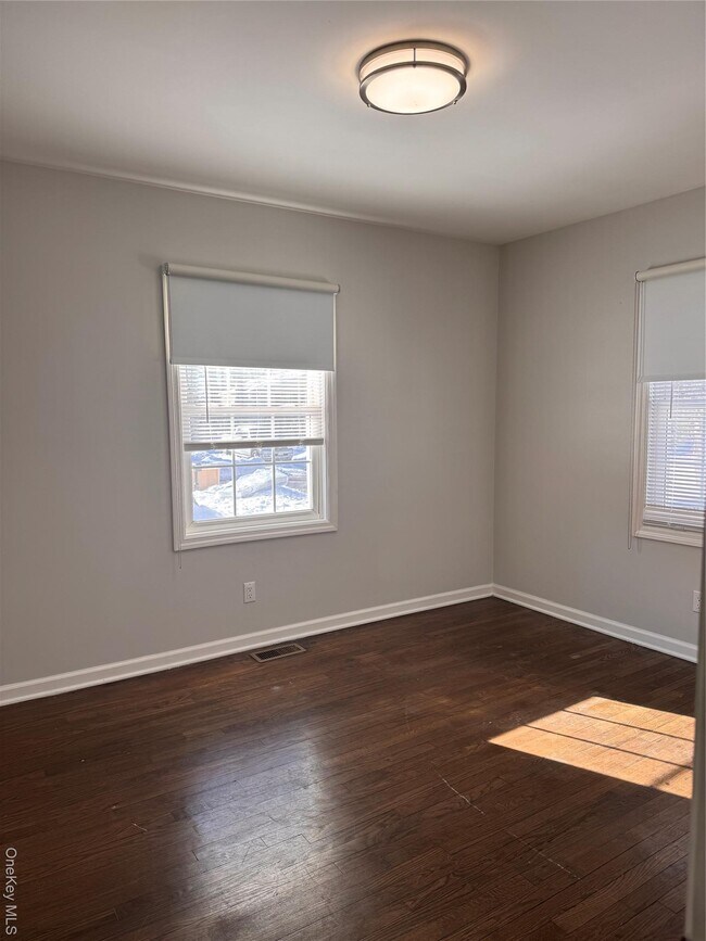 Building Photo - 14 Fenner Ln